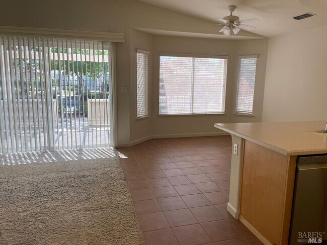 Foto del edificio - 150 Foxwood Ln