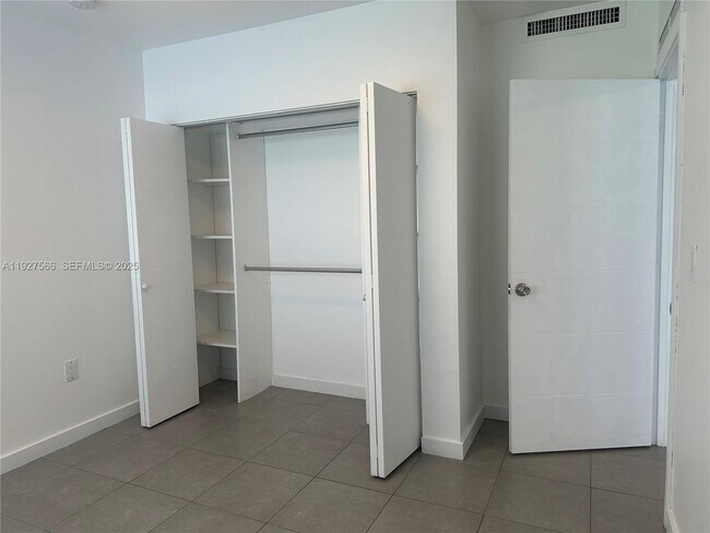 Foto del edificio - 2206 Simms St