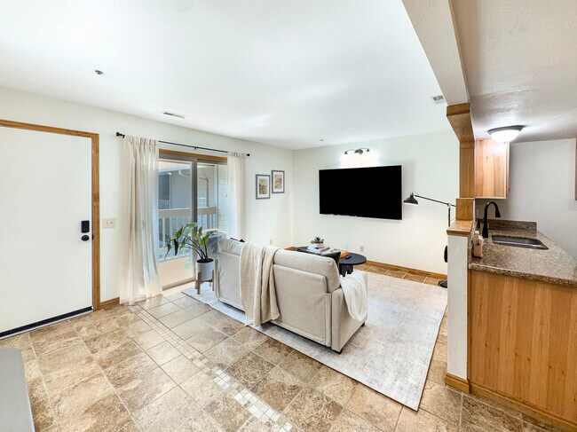 Building Photo - 1690 Upper Ironhorse Loop