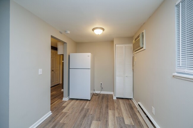 Building Photo - 3rd floor completely renovated and new owners