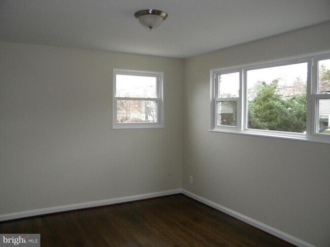 Building Photo - 5022 Druid Dr