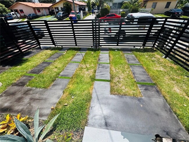 Foto del edificio - 905 SW 13th Ct