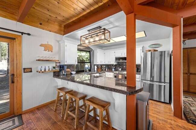 Kitchen - 15948 Northwoods Blvd