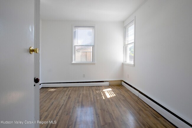 Foto del edificio - 324 Warren St
