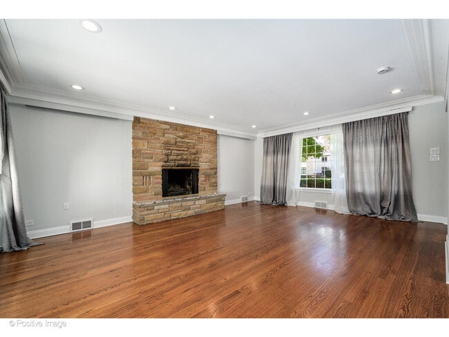 Foto del edificio - 335 Brookside Ln