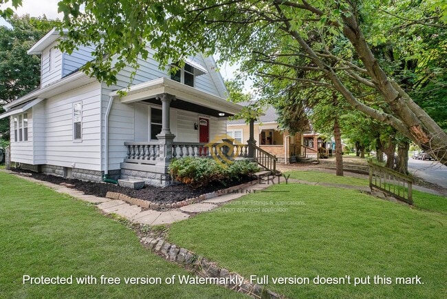 Building Photo - Renovated 3 Bed / 1 Bath Near Eastside!