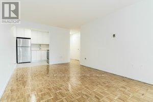 Building Photo - 101 Roehampton Ave