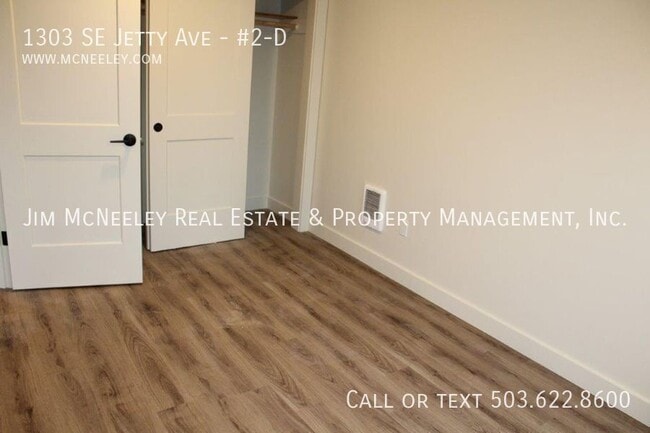 Building Photo - 1303 SE Jetty Ave