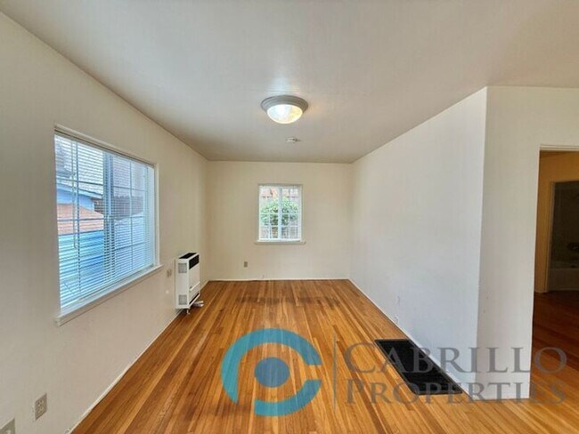 Foto del edificio - 3523 Columbia St