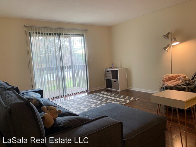 Foto del edificio - 1 br, 1 bath House - 18 Surrey Drive Unit #A3