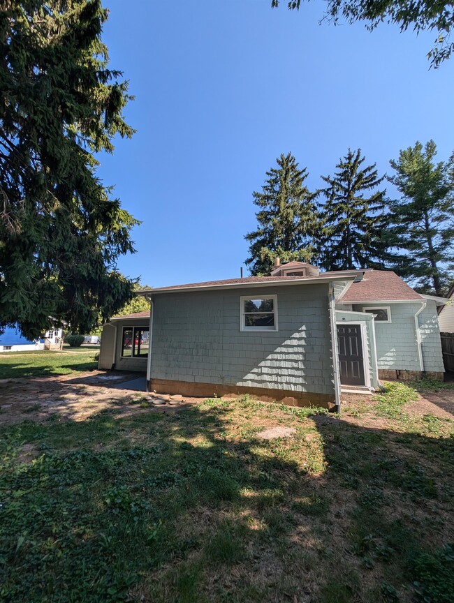 Building Photo - 4463 Floyd Dr