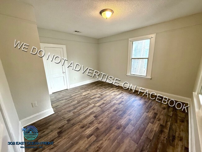 Building Photo - Beautiful 3 Bedroom 1 Bathroom now availab...