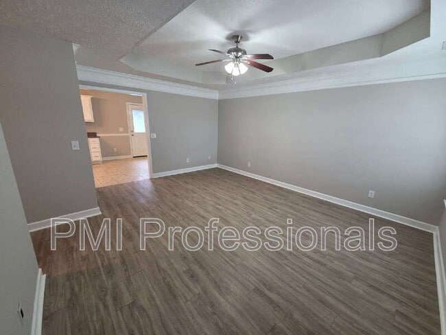 Building Photo - 3241 Hardwood Dr