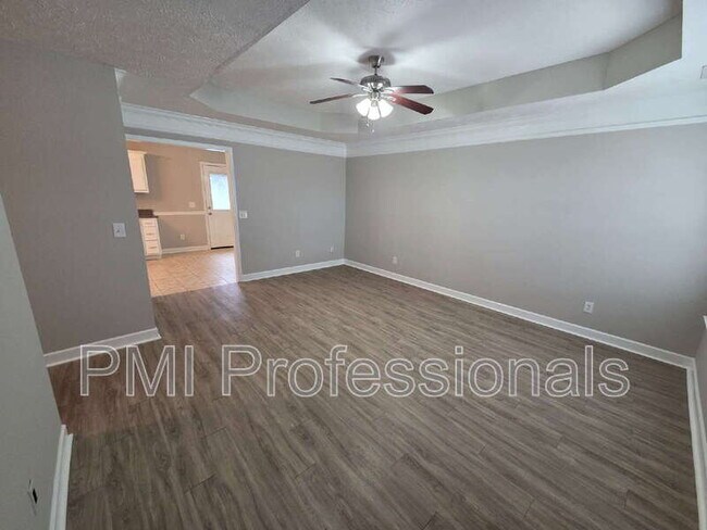 Foto del edificio - 3241 Hardwood Dr