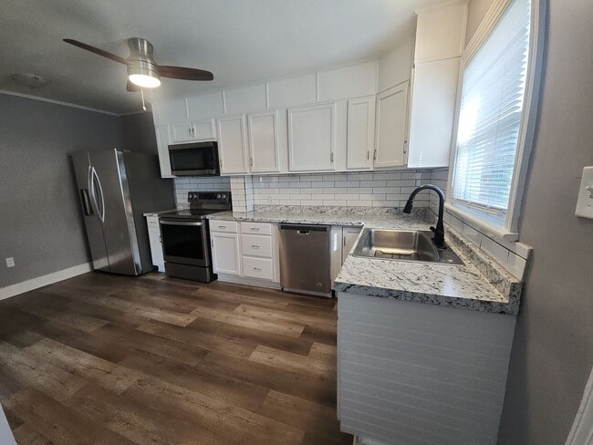 Foto del edificio - 1056 Campbell St