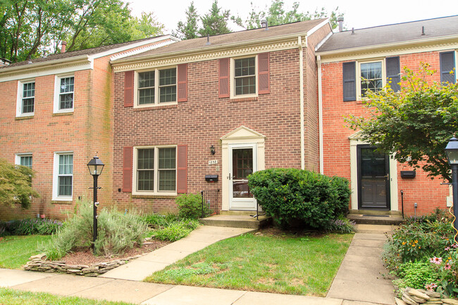 Building Photo - 1858 Golf View Ct