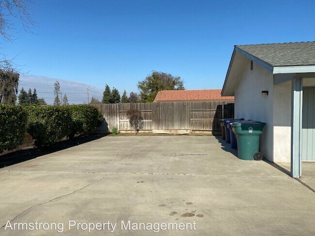 Building Photo - 601 N Lynora St