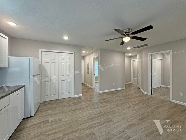 Building Photo - Charming 3-Bedroom, 1-Bathroom House for R...
