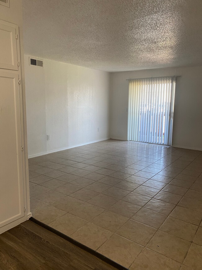 Building Photo - The Ivy Apartments