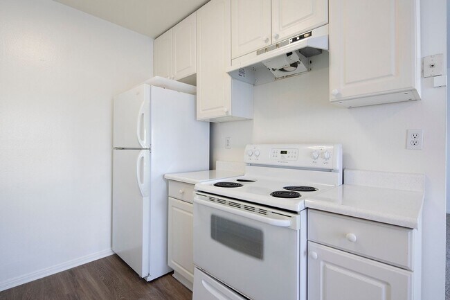 Foto del edificio - Large Upstairs Unit w/ a Fireplace