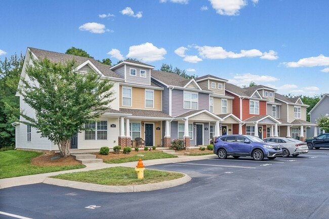 Building Photo - Luxury Living at it's best! 2 Bed 2 1/2 Bath condos near I-24