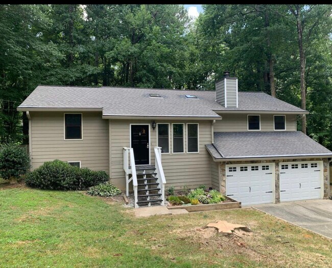 Building Photo - 211 Crabapple Ln