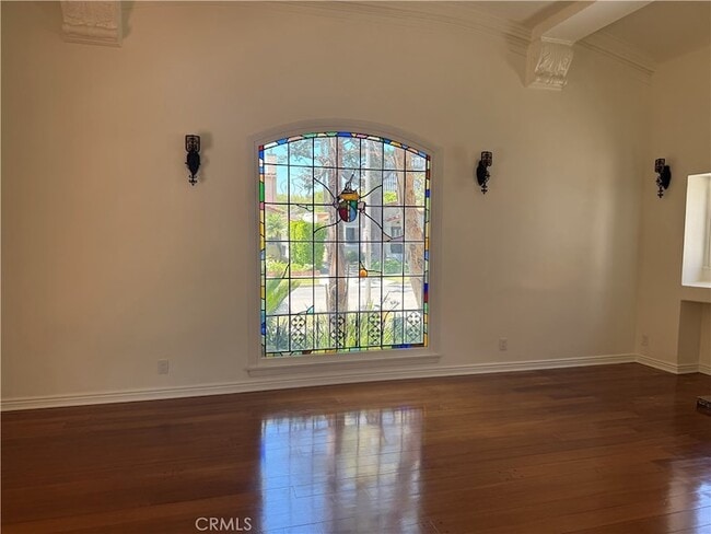 Building Photo - 144 S La Peer Dr