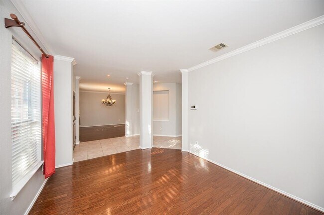 Building Photo - 435 Silver Creek Cir