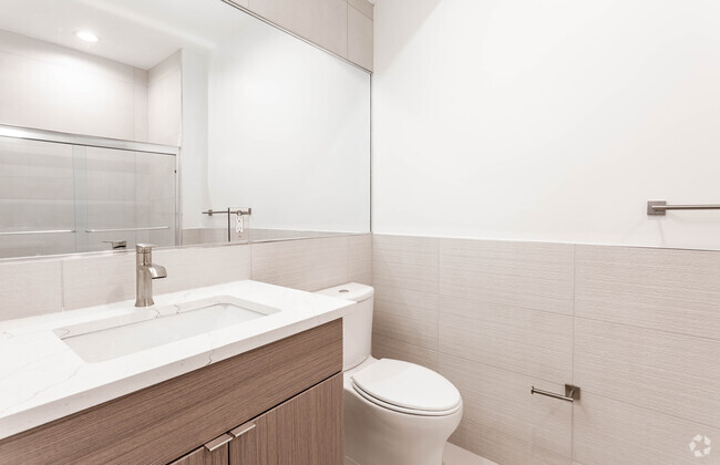 3BR, 2BA - 1,238SF - Bathroom - 102 State St