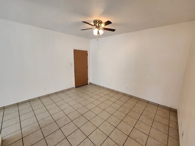 Building Photo - 305 N Almendra St