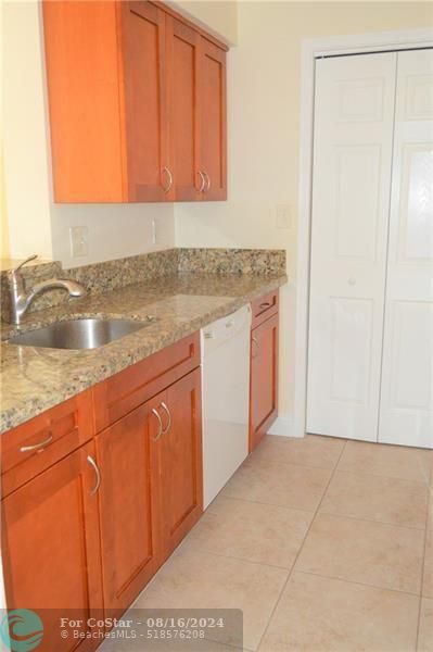 Foto del edificio - 733 Riverside Dr