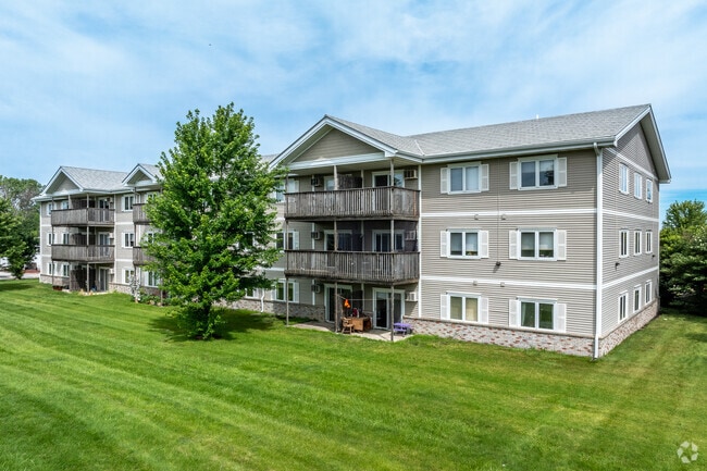 Building Photo - Oak Crossing