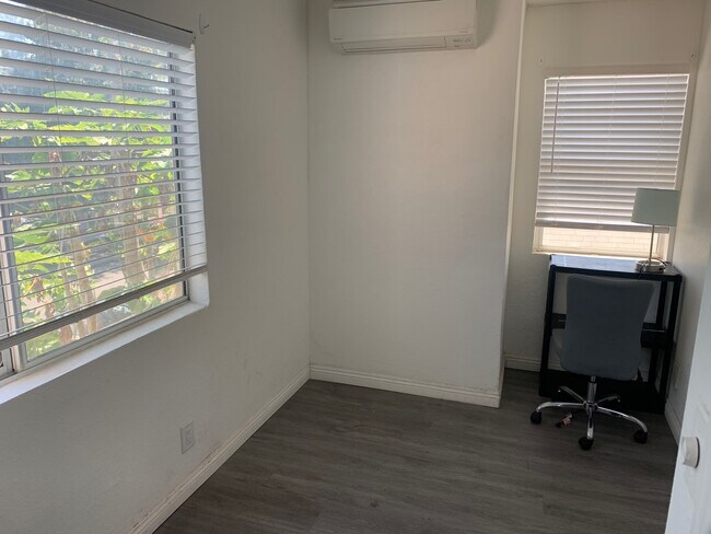 Foto del edificio - 1285 W 35th St