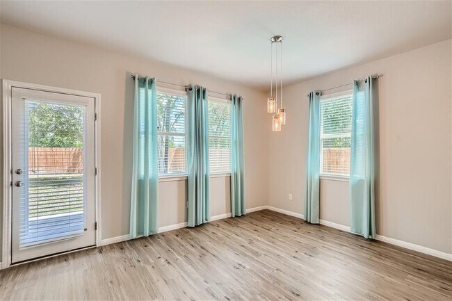 Foto del edificio - 501 Cinnamon Teal Ln