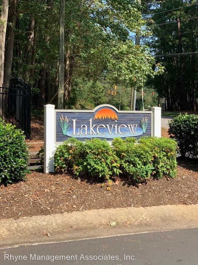 Foto del edificio - 2 br, 2 bath House - 1017 Oak Lake Court