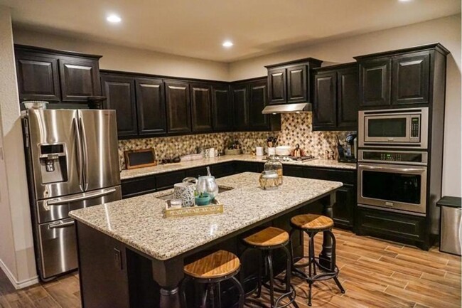 Kitchen - 1412 Canary Ln