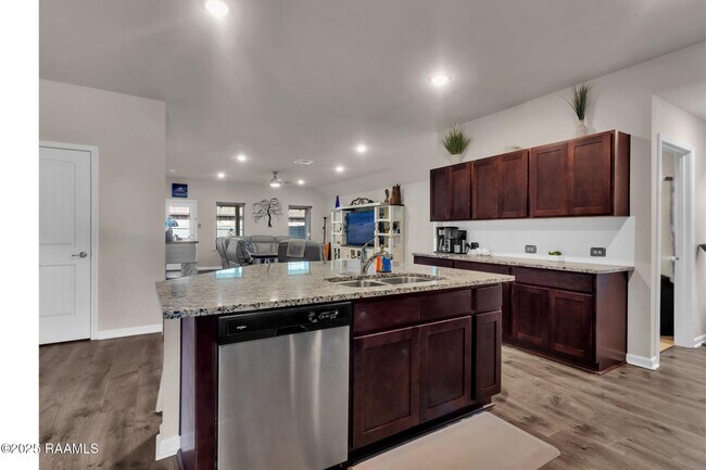 Foto del edificio - 101 Chestnut Oak Dr