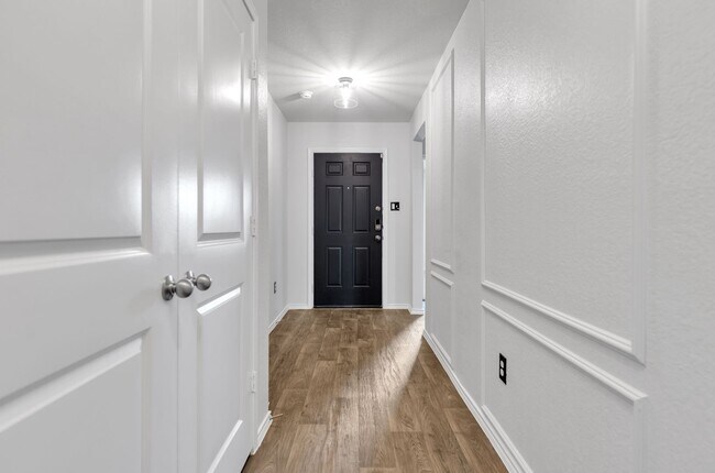 Building Photo - Beautiful 3 bedroom, 2 bathroom home minutes away from Lackland Airforce Base!