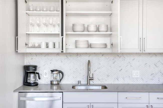 Building Photo - 704 Spring St