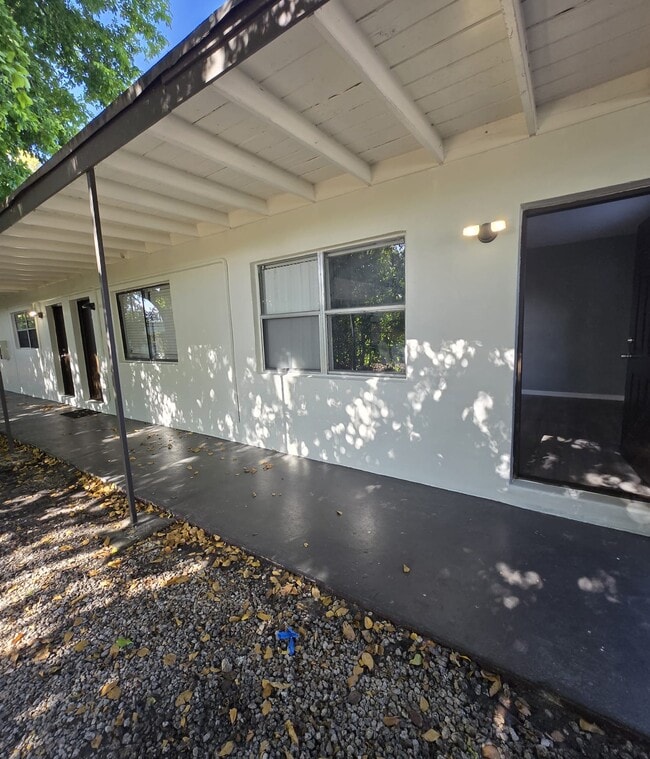 Foto del edificio - 3971 SW 12th Pl