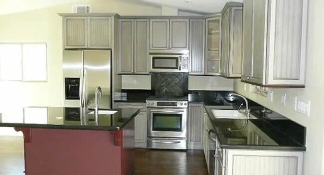 Foto del edificio - Charming Hillcrest Home with Private Yard in an Unbeatable Location