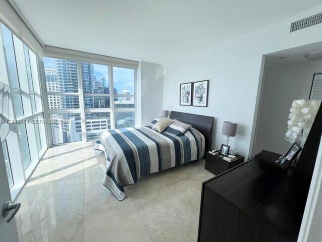 Foto del edificio - 950 Brickell Bay Dr