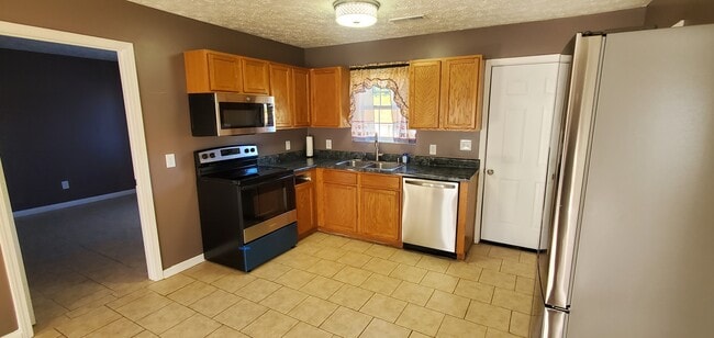 Building Photo - 160 Red Bud Ln