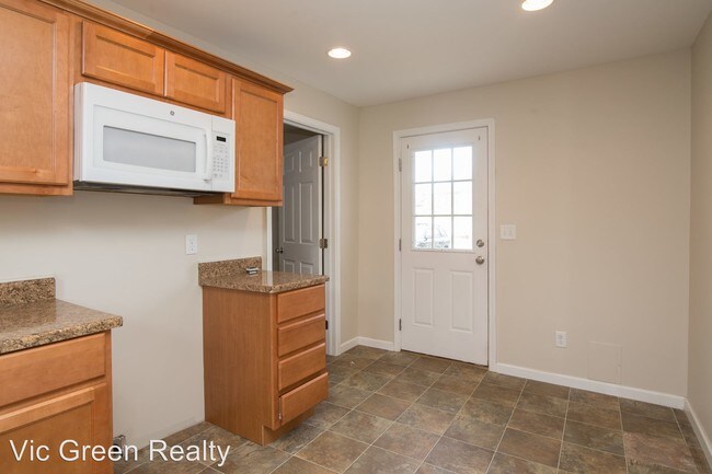 Building Photo - 2 br, 1 bath House - 7150 Lower Miamisburg Rd