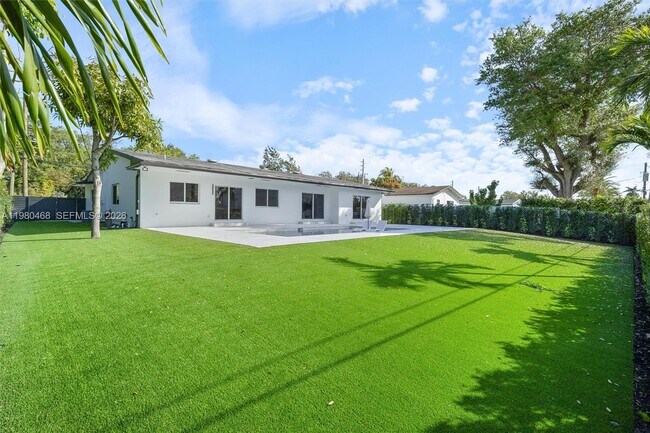 Building Photo - 1840 NE 199th St