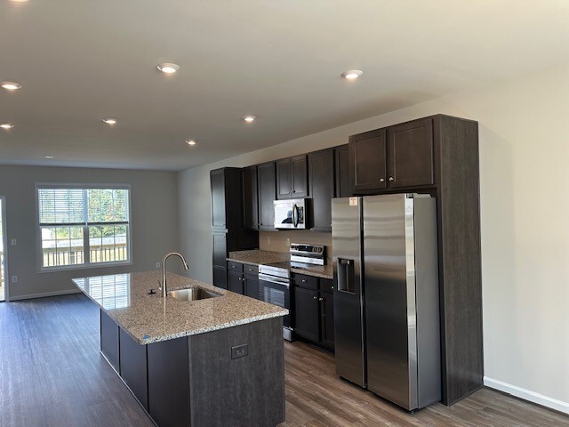 Building Photo - 405 Willowshire Ct