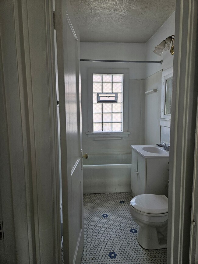 Building Photo - ABMITCHELLFUNDING, LLC ALL