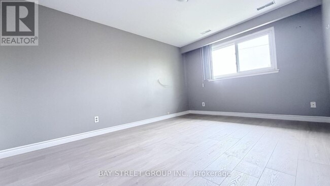 Building Photo - 31 Colonsay Rd