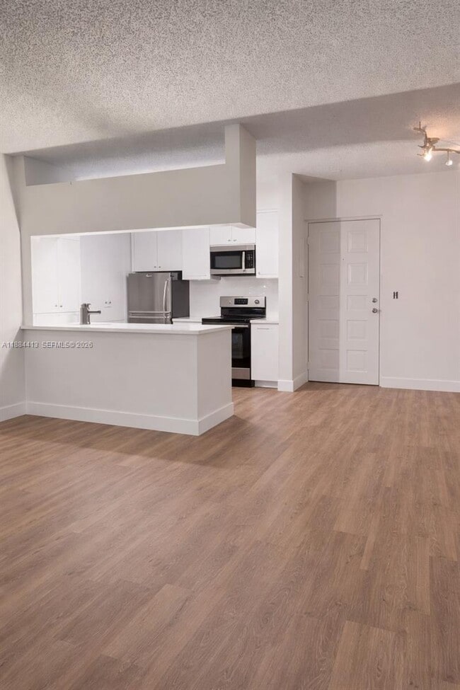 Building Photo - 470 S Park Rd