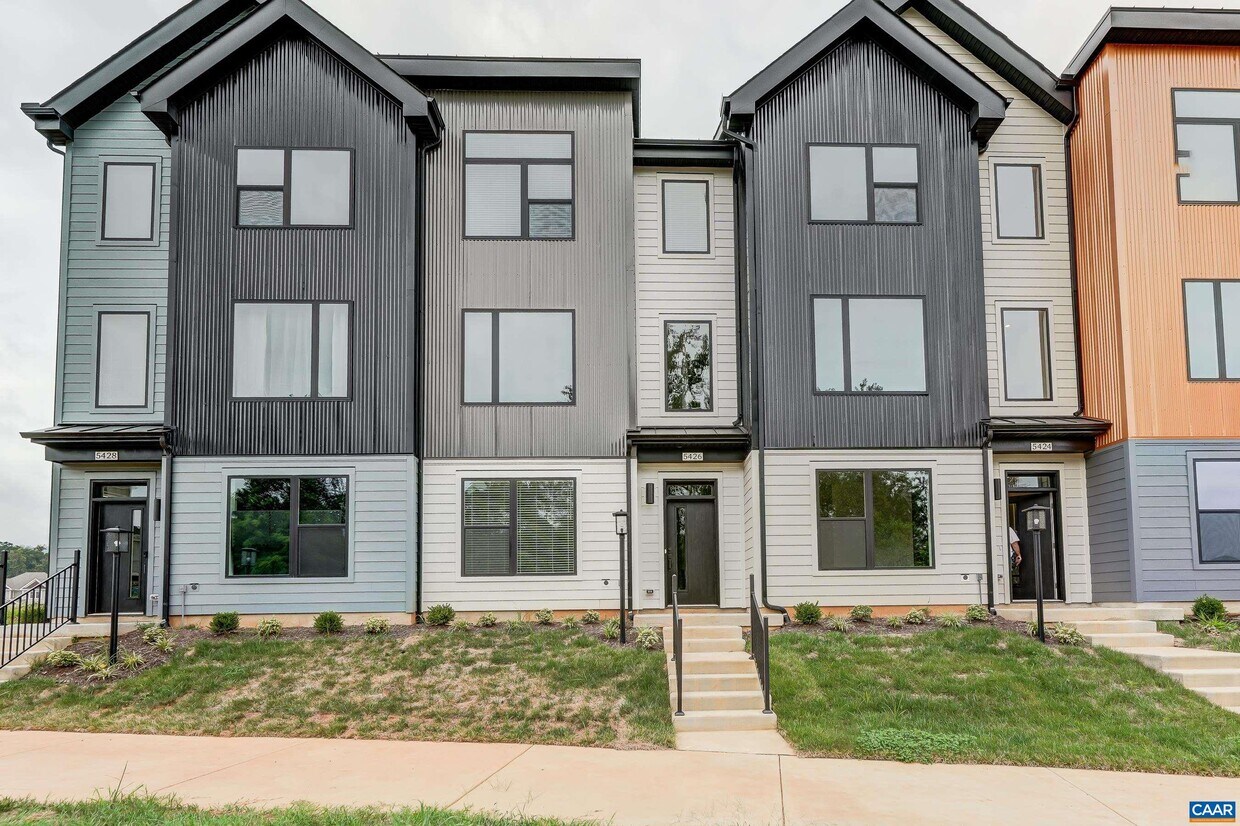Foto principal - 5426 Golf Dr